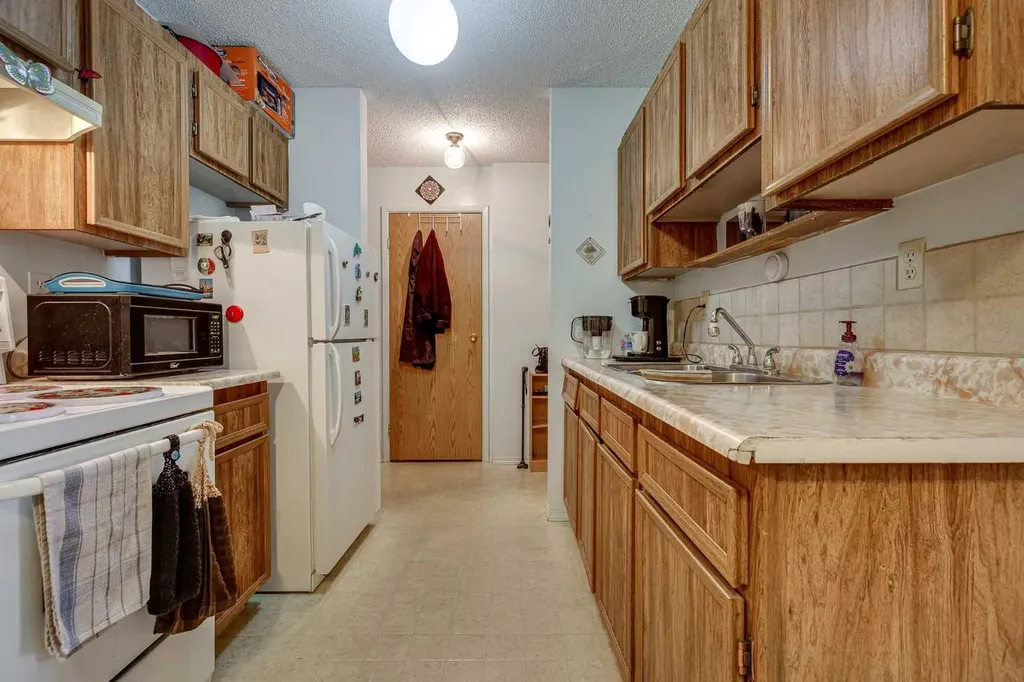 41 Bennett Street Red Deer AB T4R 1V4