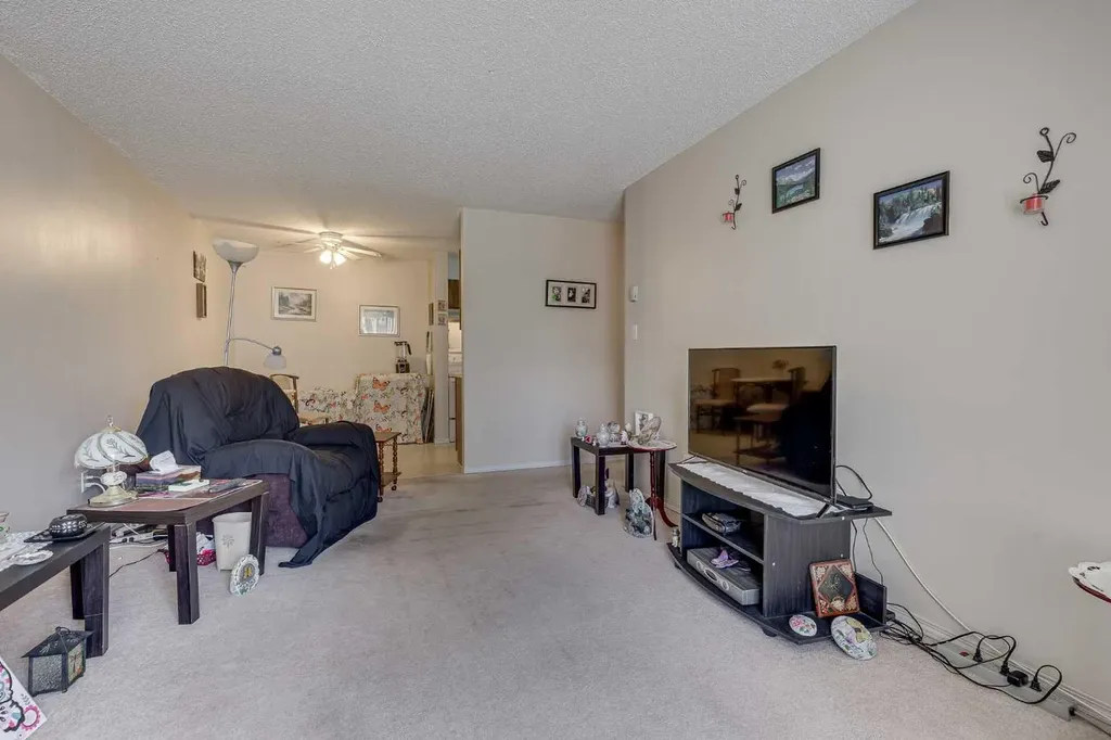 41 Bennett Street Red Deer AB T4R 1V4