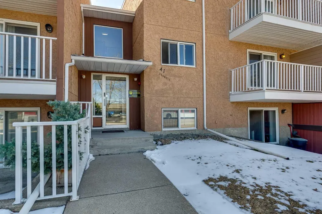 41 Bennett Street Red Deer AB T4R 1V4