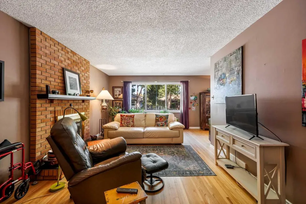 5 Fraser Road SE Calgary AB T2H 1E4