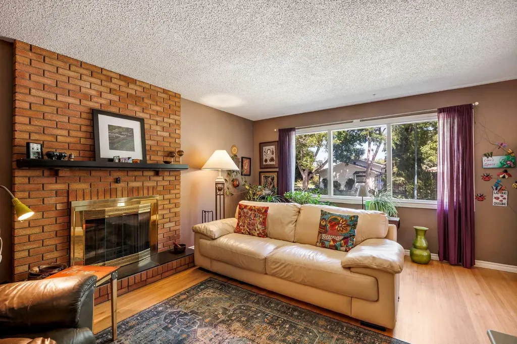 5 Fraser Road SE Calgary AB T2H 1E4