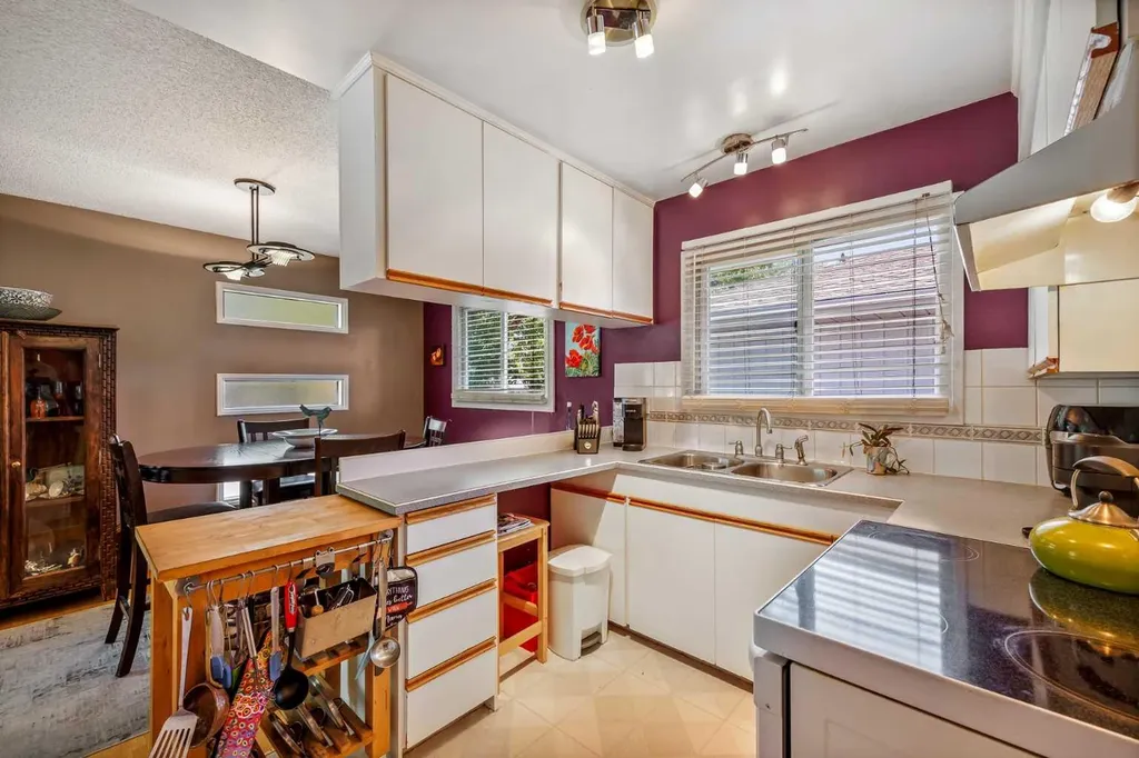 5 Fraser Road SE Calgary AB T2H 1E4