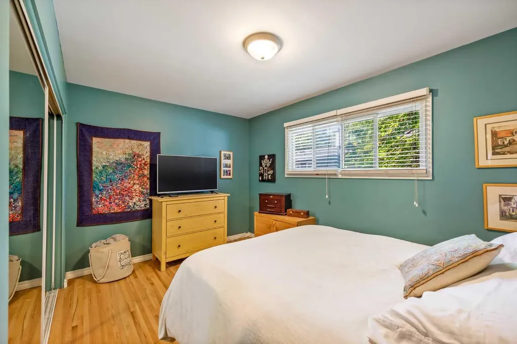 5 Fraser Road SE Calgary AB T2H 1E4