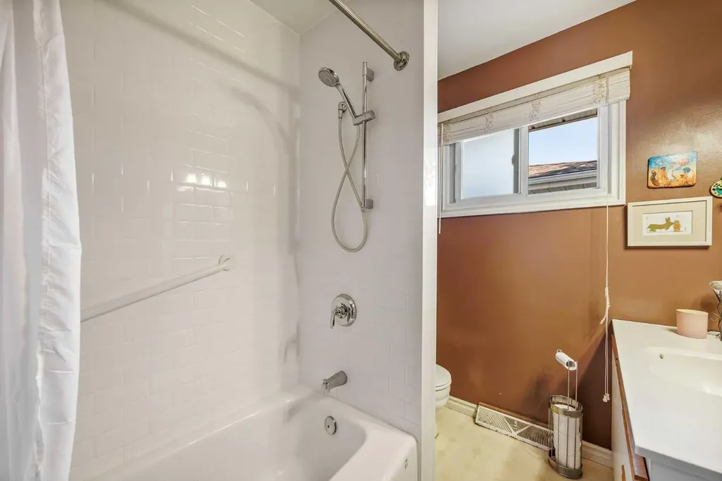5 Fraser Road SE Calgary AB T2H 1E4