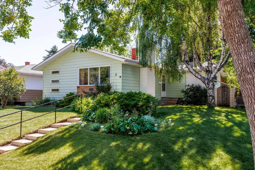 5 Fraser Road SE Calgary AB T2H 1E4