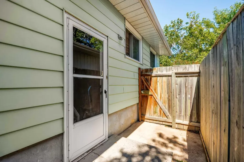 5 Fraser Road SE Calgary AB T2H 1E4