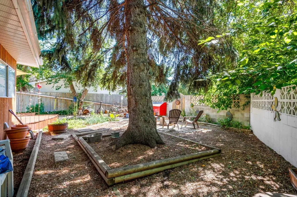 5 Fraser Road SE Calgary AB T2H 1E4