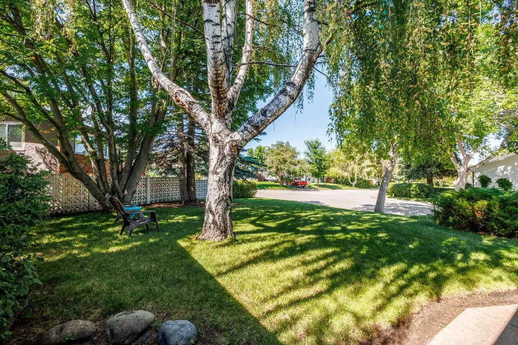 5 Fraser Road SE Calgary AB T2H 1E4