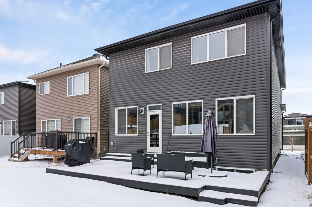 308 Lucas Way NW Calgary AB T3P 0R5