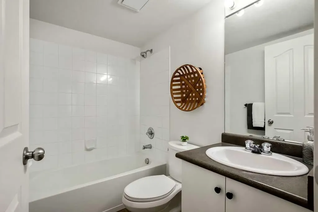 2395 Eversyde Avenue SW Calgary AB T2Y 0B4