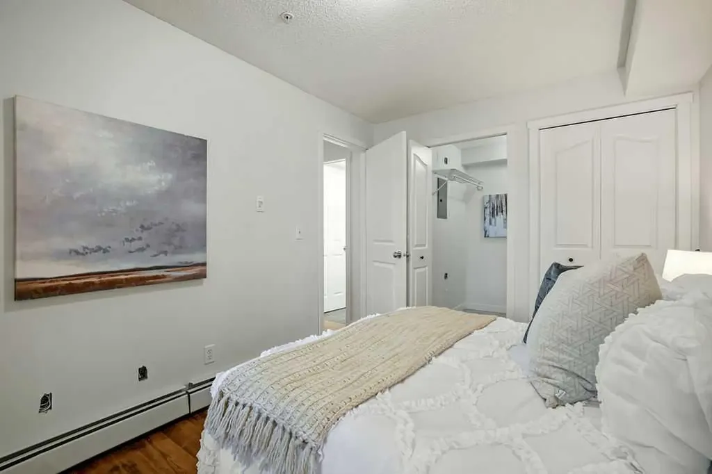 2395 Eversyde Avenue SW Calgary AB T2Y 0B4