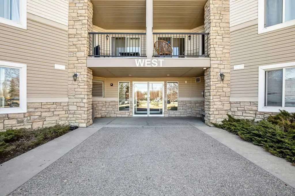 2395 Eversyde Avenue SW Calgary AB T2Y 0B4