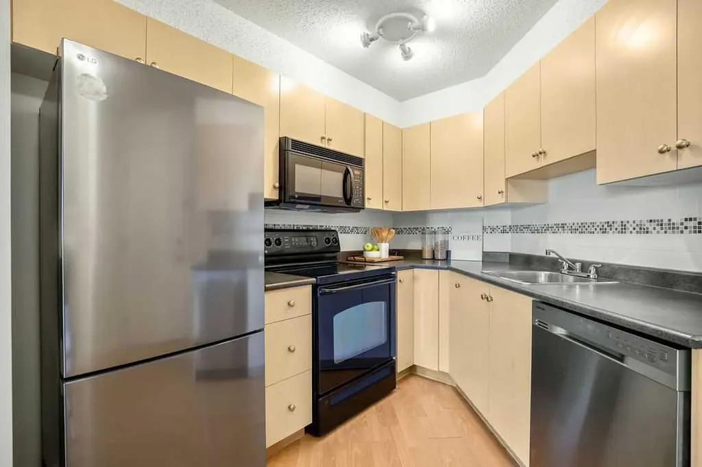 2395 Eversyde Avenue SW Calgary AB T2Y 0B4