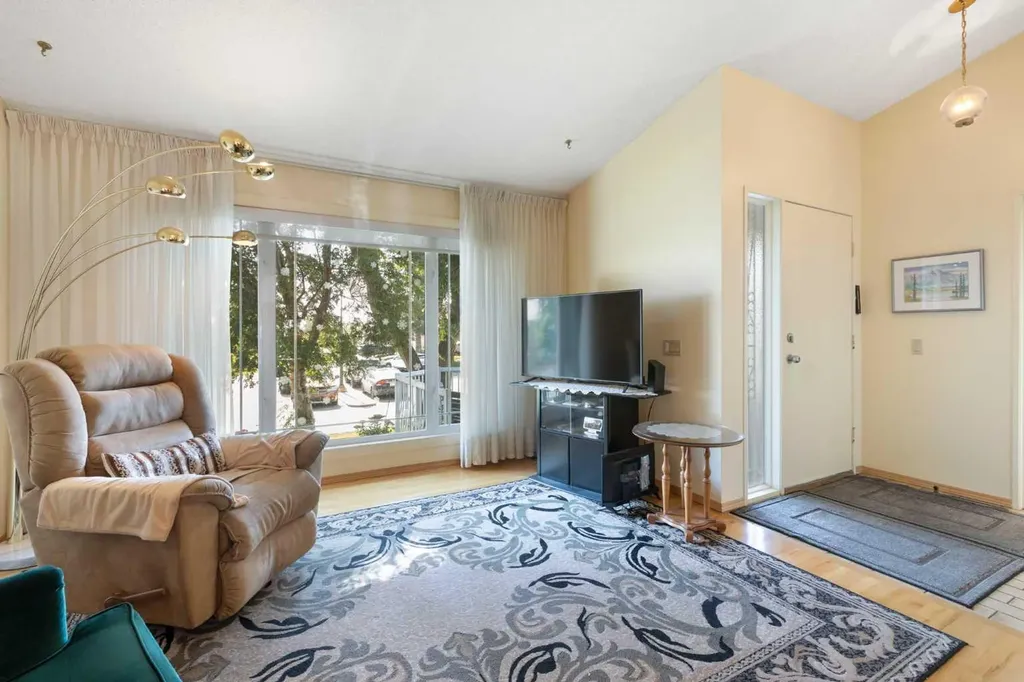 243 Radcliffe Place SE Calgary AB T2A 6M9