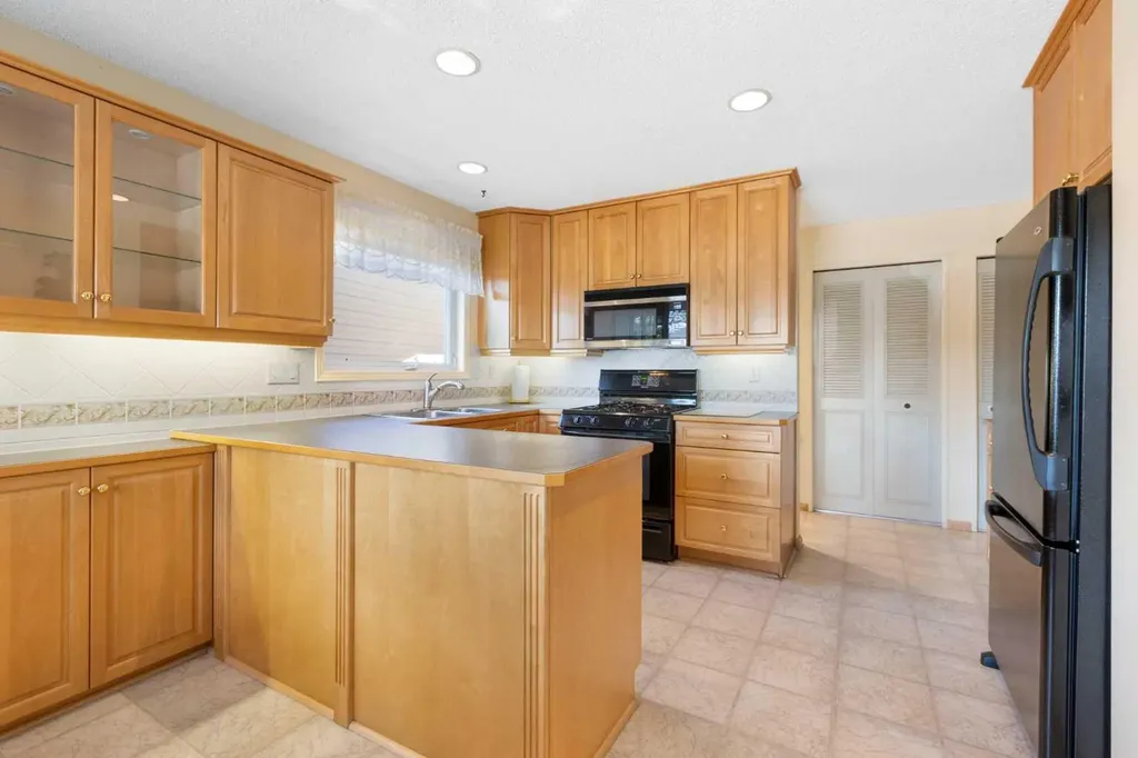243 Radcliffe Place SE Calgary AB T2A 6M9