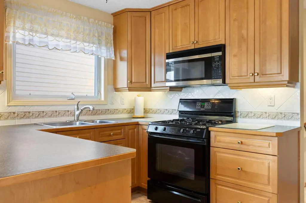 243 Radcliffe Place SE Calgary AB T2A 6M9
