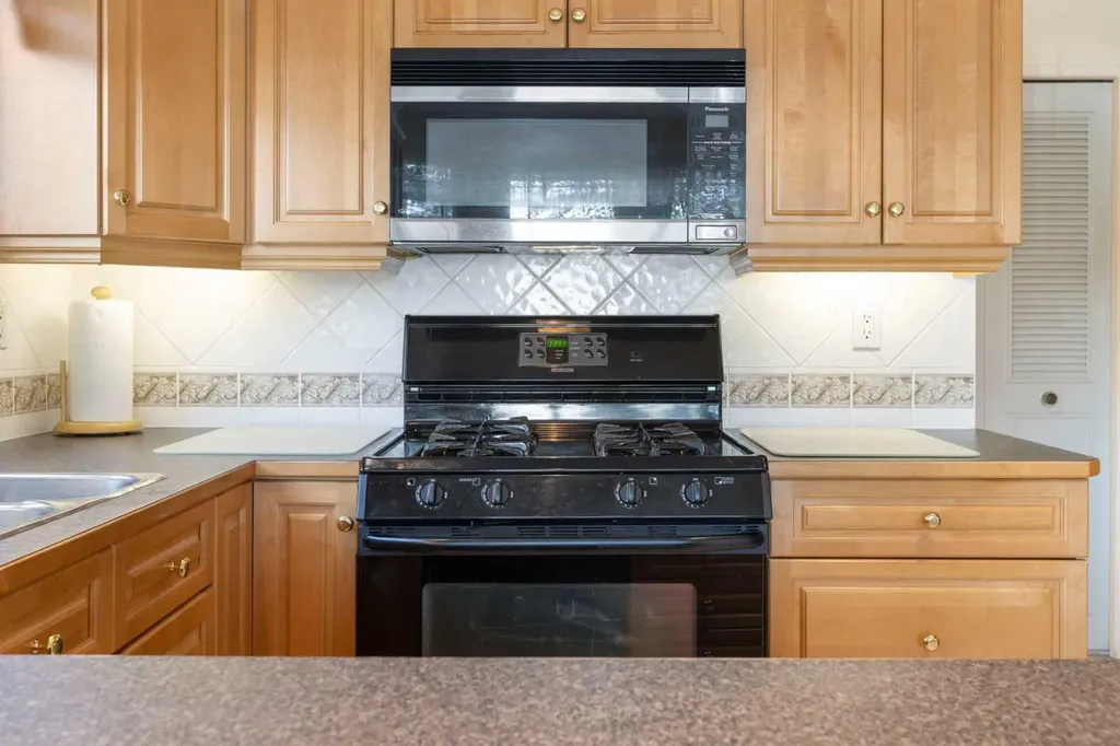 243 Radcliffe Place SE Calgary AB T2A 6M9