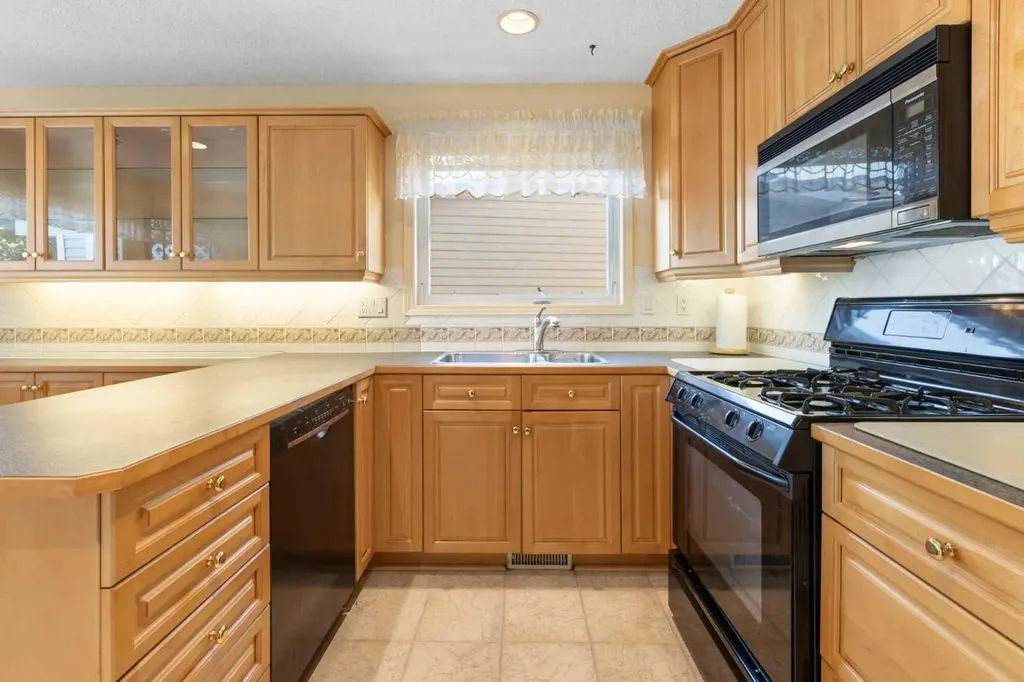 243 Radcliffe Place SE Calgary AB T2A 6M9