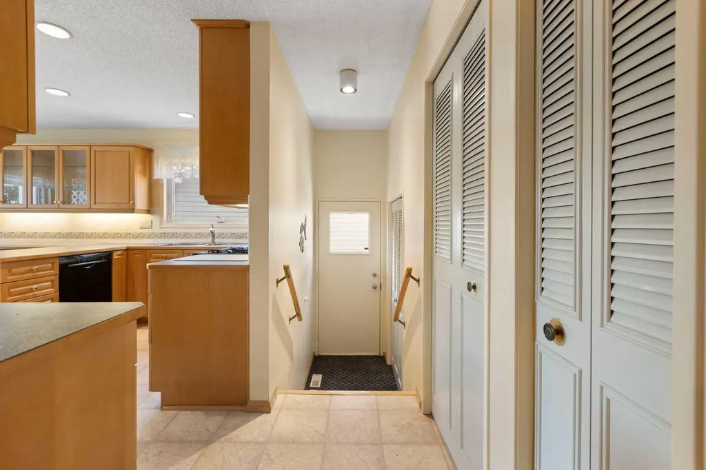 243 Radcliffe Place SE Calgary AB T2A 6M9
