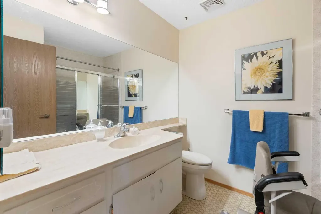 243 Radcliffe Place SE Calgary AB T2A 6M9