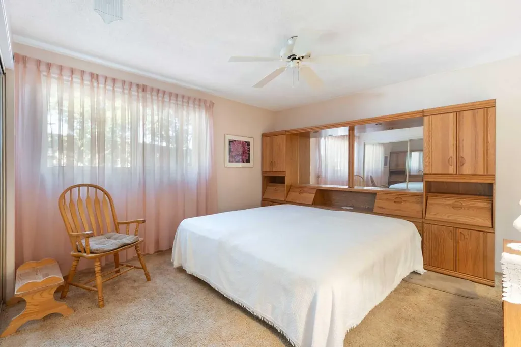 243 Radcliffe Place SE Calgary AB T2A 6M9