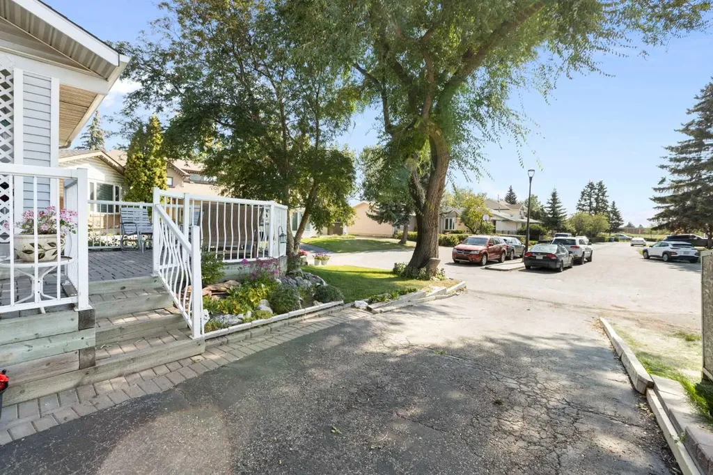 243 Radcliffe Place SE Calgary AB T2A 6M9