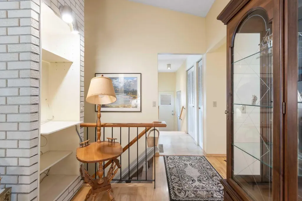 243 Radcliffe Place SE Calgary AB T2A 6M9