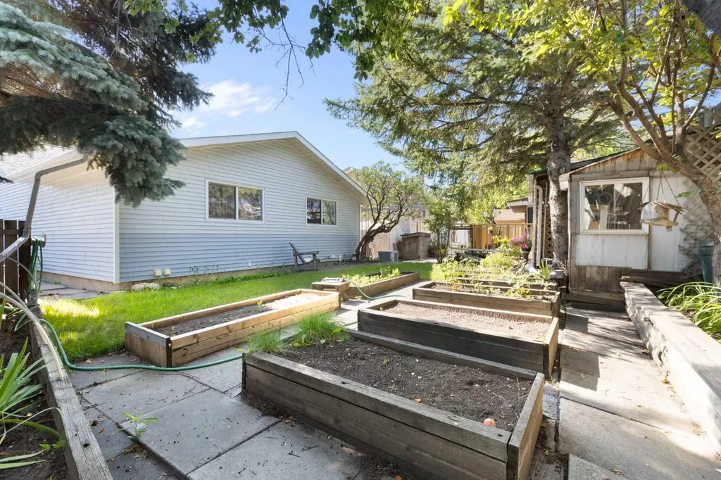 243 Radcliffe Place SE Calgary AB T2A 6M9