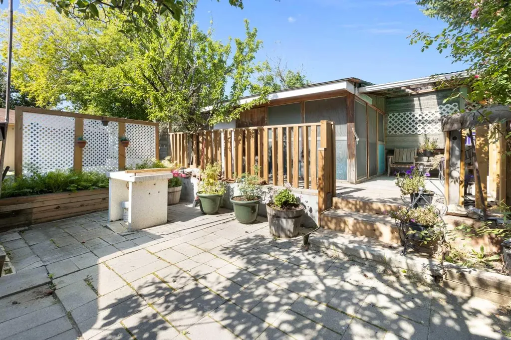 243 Radcliffe Place SE Calgary AB T2A 6M9