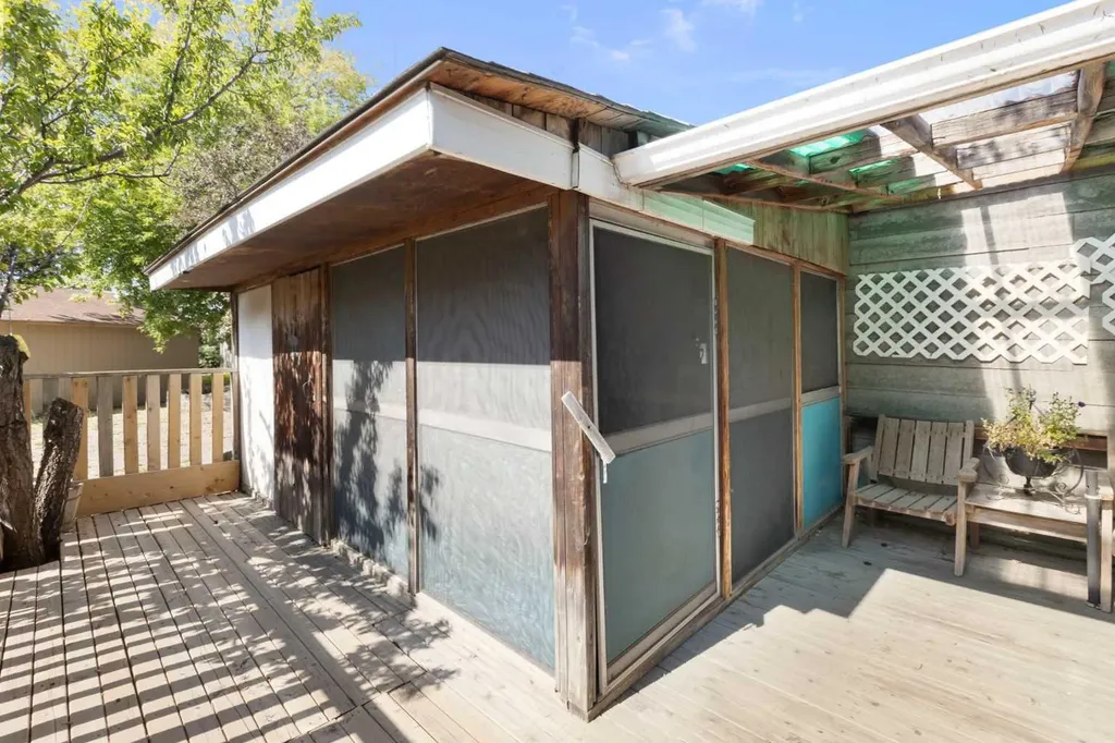 243 Radcliffe Place SE Calgary AB T2A 6M9