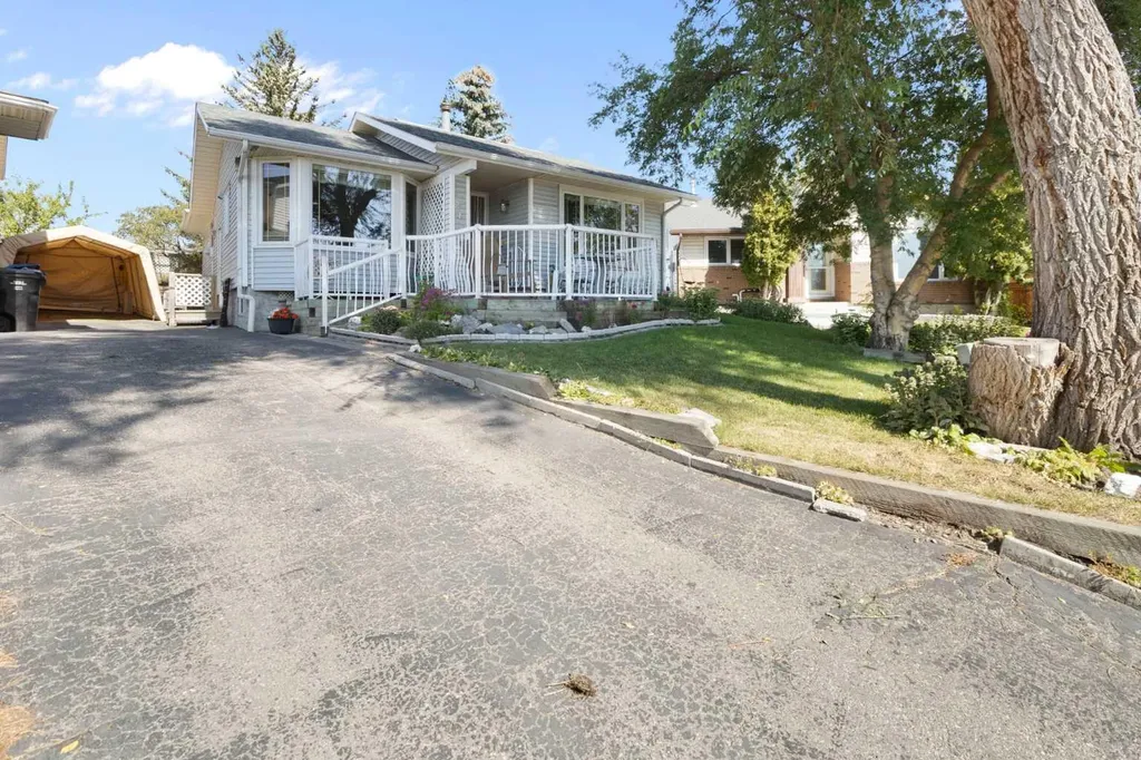243 Radcliffe Place SE Calgary AB T2A 6M9