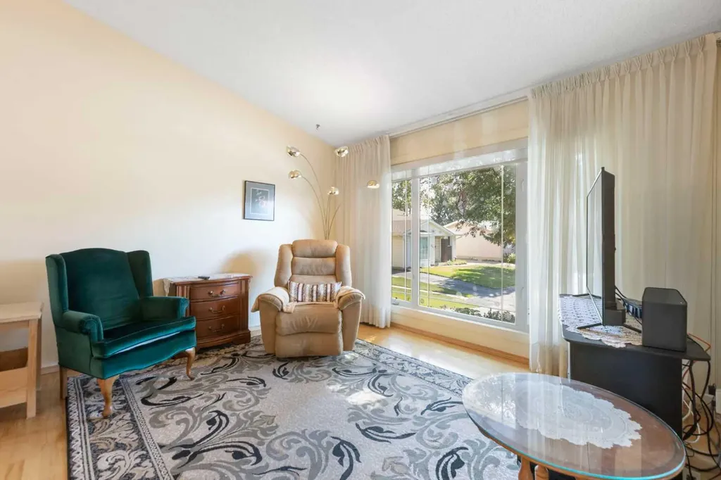 243 Radcliffe Place SE Calgary AB T2A 6M9