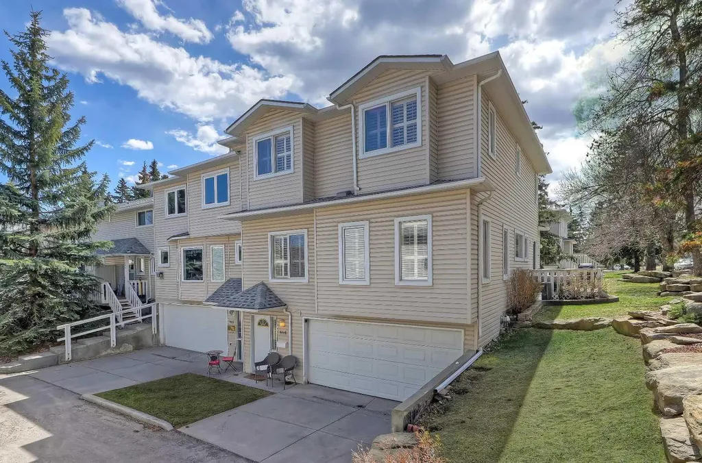 446 Killarney Glen Court SW Calgary AB T3E 7H4
