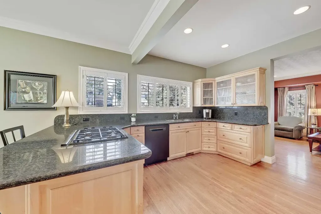 446 Killarney Glen Court SW Calgary AB T3E 7H4
