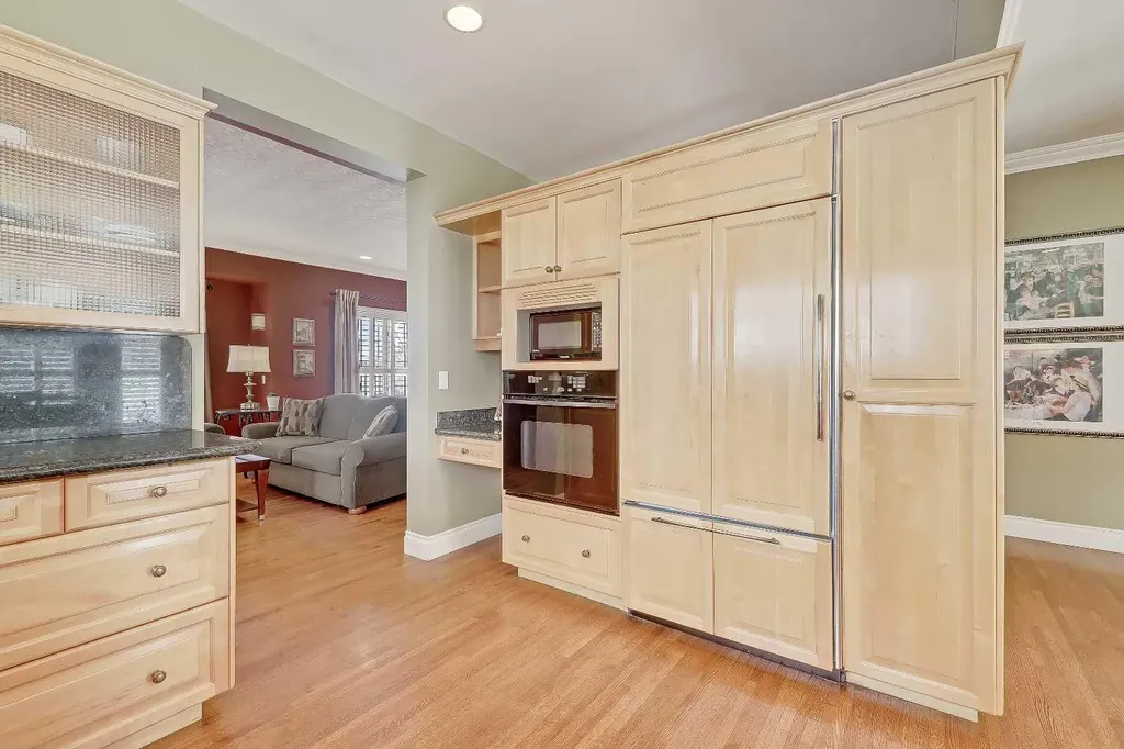 446 Killarney Glen Court SW Calgary AB T3E 7H4