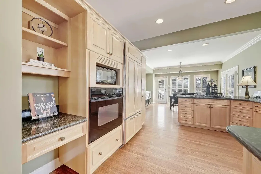 446 Killarney Glen Court SW Calgary AB T3E 7H4