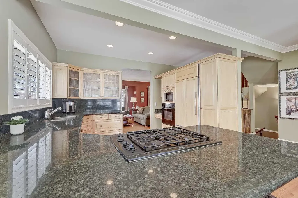 446 Killarney Glen Court SW Calgary AB T3E 7H4