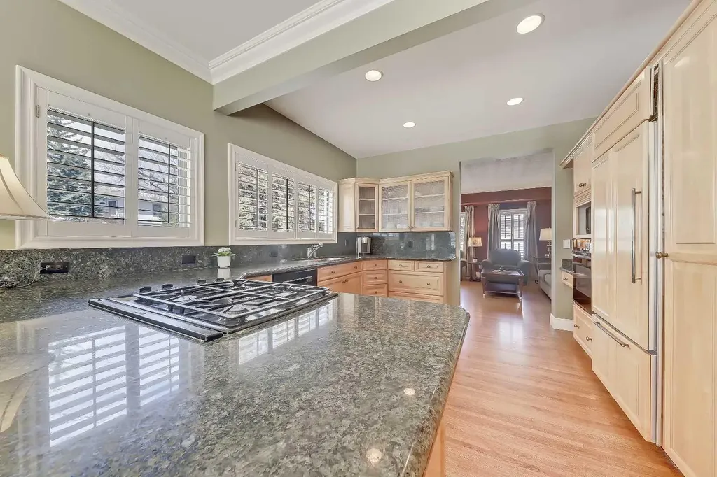 446 Killarney Glen Court SW Calgary AB T3E 7H4