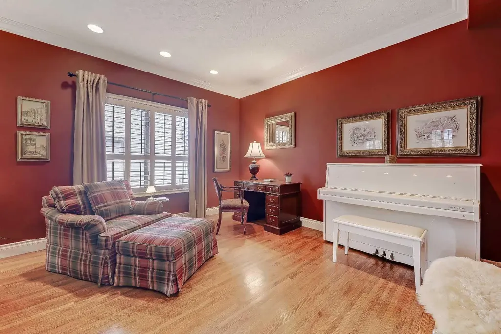 446 Killarney Glen Court SW Calgary AB T3E 7H4