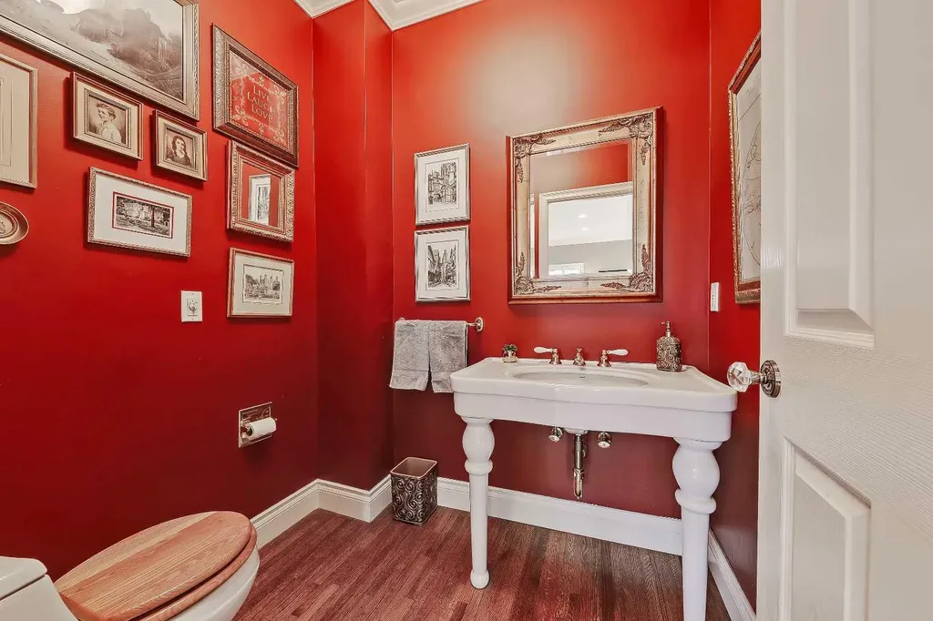 446 Killarney Glen Court SW Calgary AB T3E 7H4