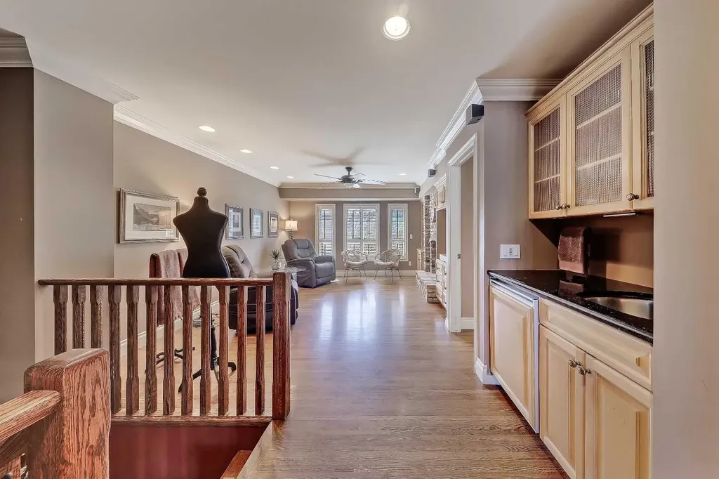 446 Killarney Glen Court SW Calgary AB T3E 7H4