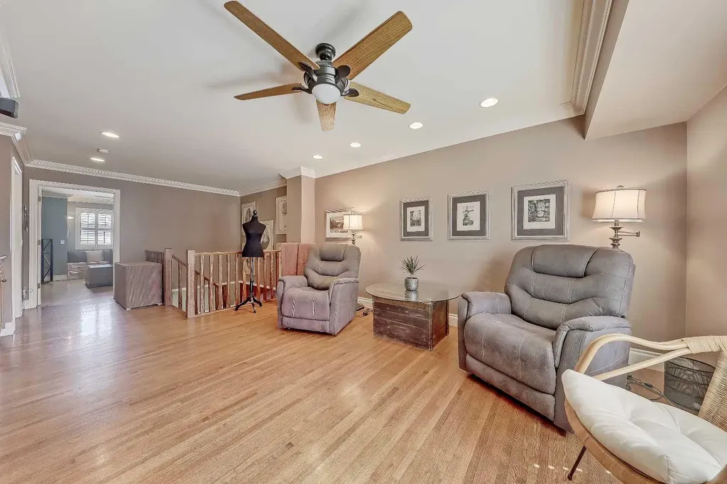 446 Killarney Glen Court SW Calgary AB T3E 7H4