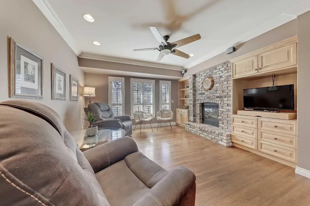 446 Killarney Glen Court SW Calgary AB T3E 7H4