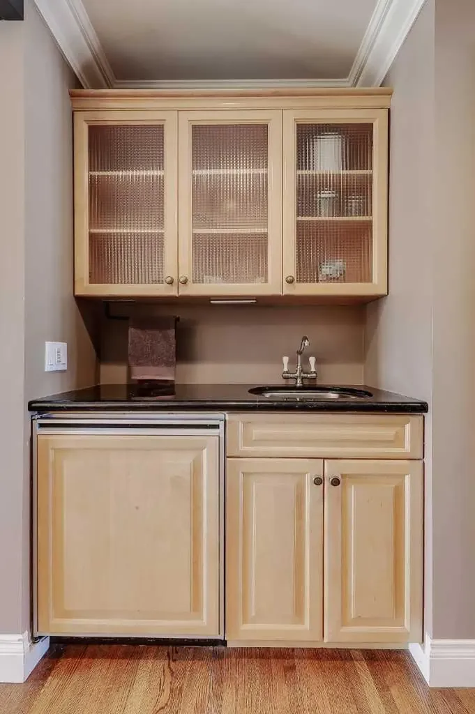 446 Killarney Glen Court SW Calgary AB T3E 7H4