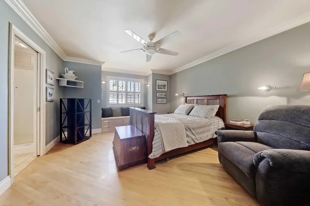446 Killarney Glen Court SW Calgary AB T3E 7H4