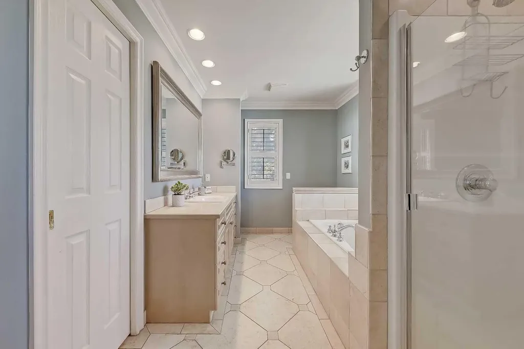 446 Killarney Glen Court SW Calgary AB T3E 7H4