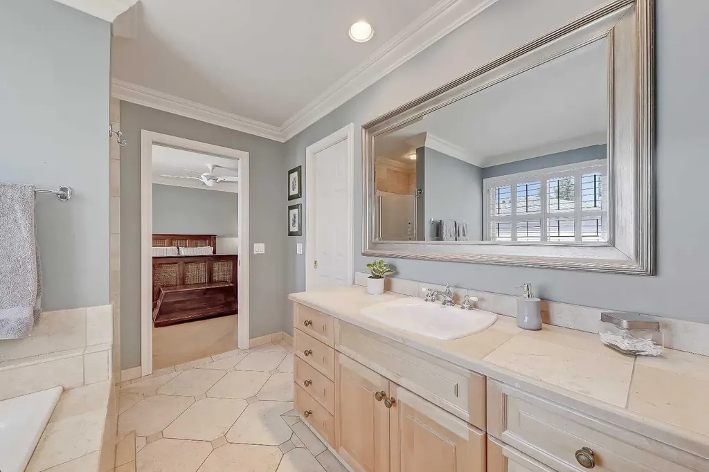 446 Killarney Glen Court SW Calgary AB T3E 7H4