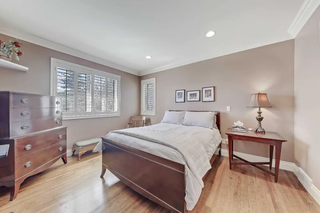 446 Killarney Glen Court SW Calgary AB T3E 7H4