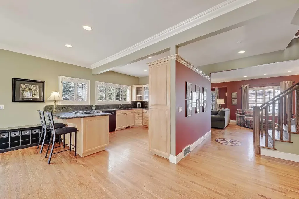 446 Killarney Glen Court SW Calgary AB T3E 7H4