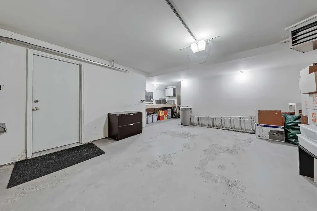 446 Killarney Glen Court SW Calgary AB T3E 7H4